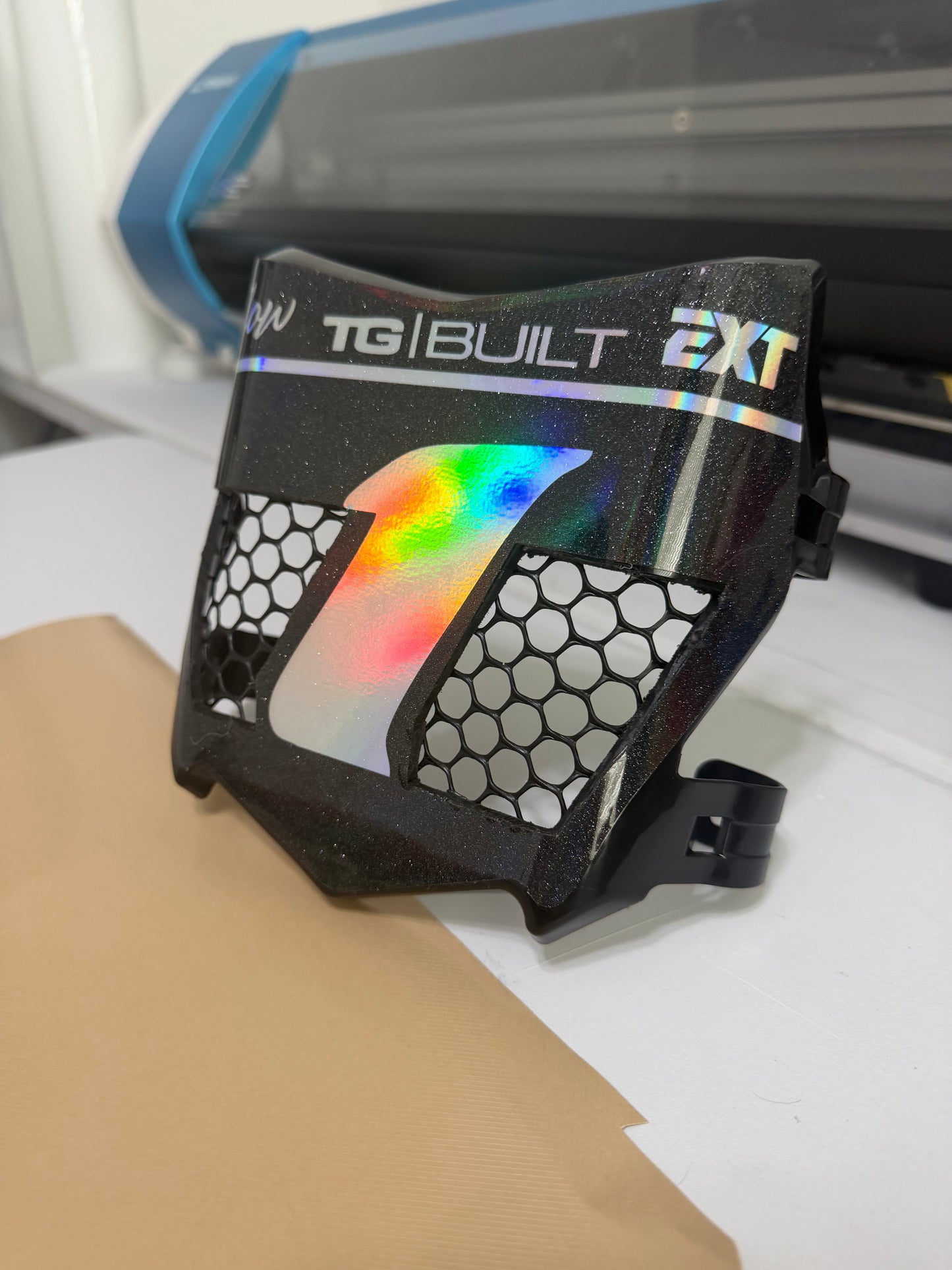 Glossy vented plate